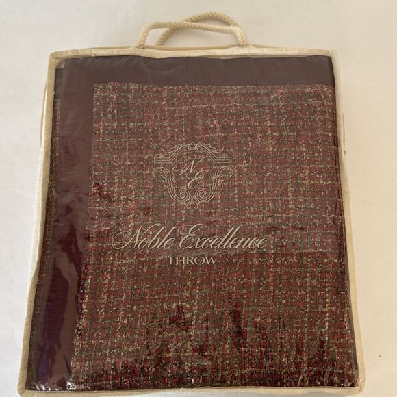 Noble Excellence Tapestry Throw Boucle Maroon Red‎ 50”x60” NWT In Original Pkg - Picture 1 of 7